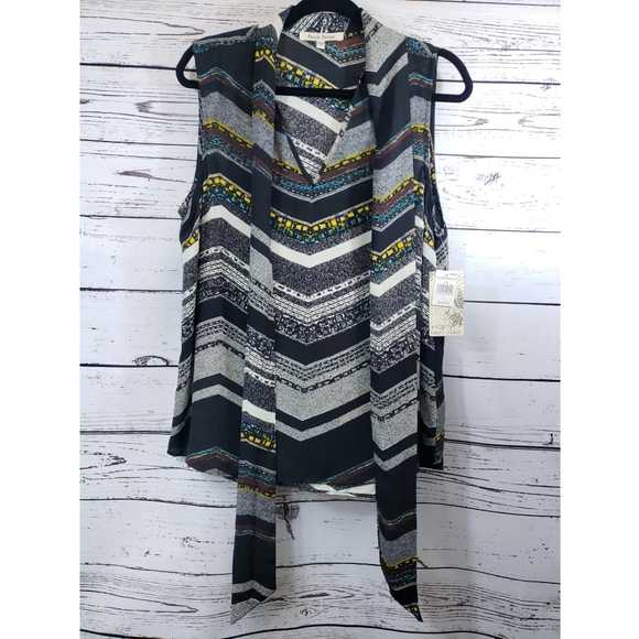 🍁NWT Sleeveless chevron blouse (multi-wear) - Picture 1 of 5
